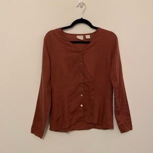 Gap v-neck button down shirt. 100% linen. Machinery wash.